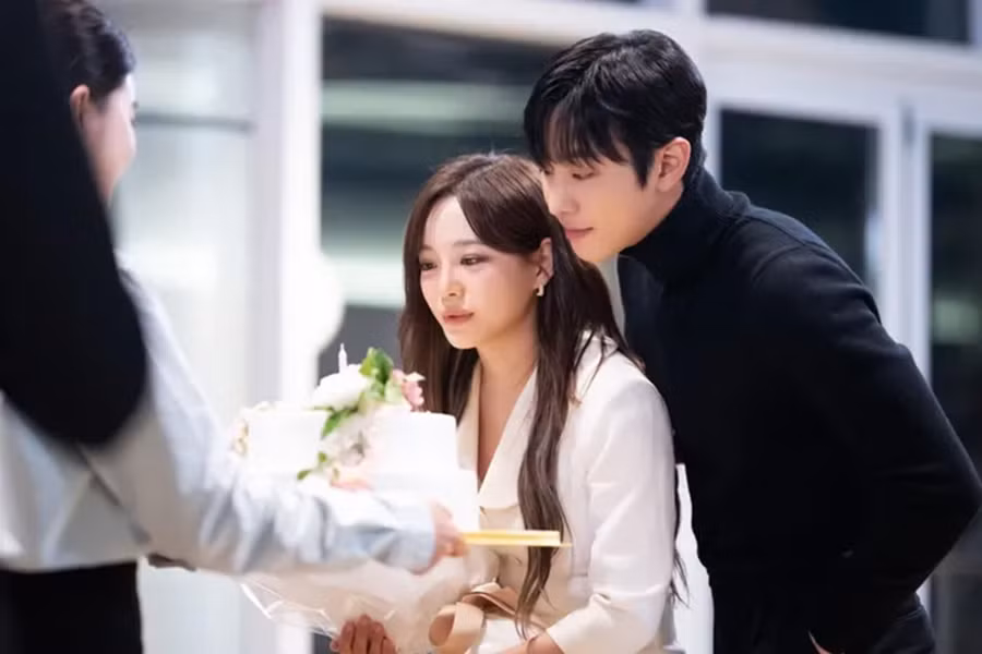 Có lẽ một trong những dấu hiệu rõ ràng nhất cho thấy anh ấy đang “bật đèn xanh” là khi anh ấy cởi mở thảo luận về tương lai với bạn. (Ảnh: ITN)