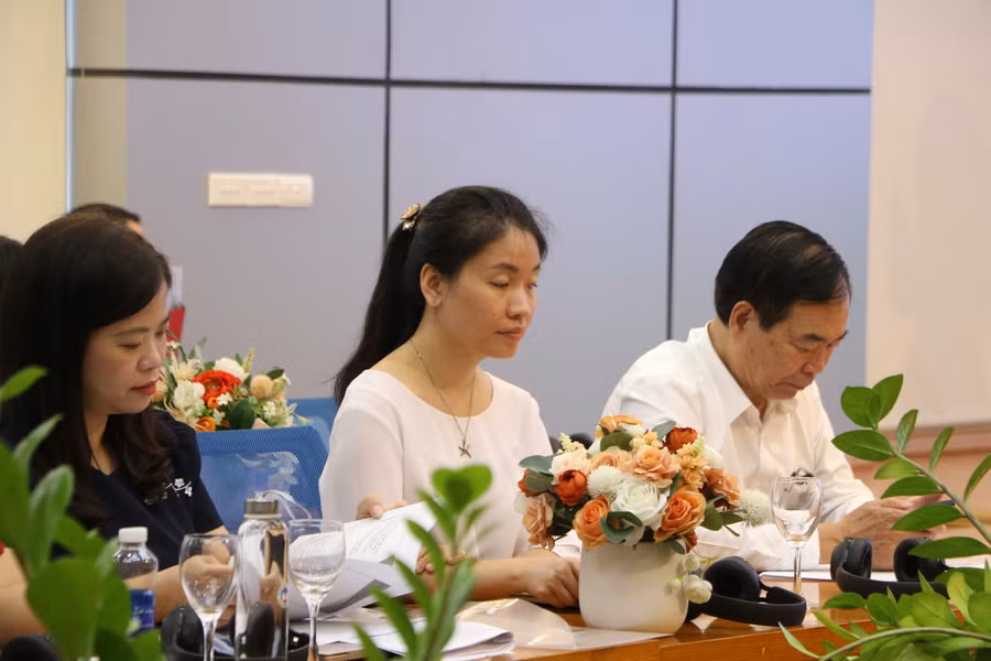 Các đại biểu tham gia hội thảo lắng nghe ý kiến từ chuyên gia. Các đại biểu tham gia hội thảo lắng nghe ý kiến từ chuyên gia.