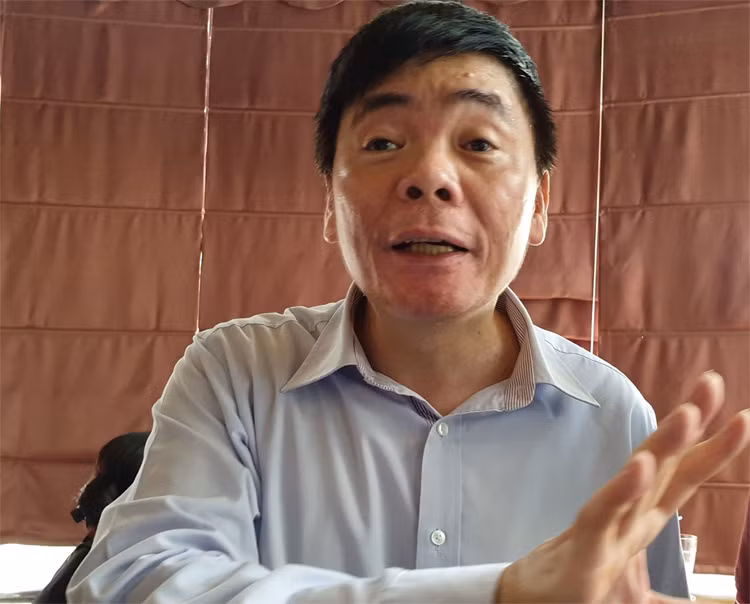 Trưa 2/7, ông Trần Vũ Hải có mặt văn phòng luật sư khi công an thực thi lệnh khám xét. Ảnh:Việt Dũng Trưa 2/7, ông Trần Vũ Hải có mặt văn phòng luật sư khi công an thực thi lệnh khám xét. Ảnh: Việt Dũng