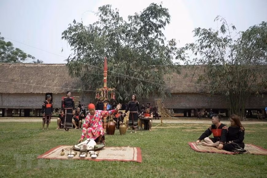 Tái hiện không gian lễ hội Cầu an của đồng bào Ê đê