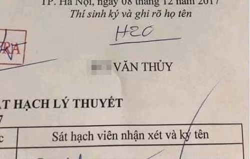 Chủ nhân chữký này hẳn là một người yêu hóa học.