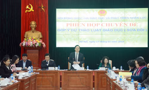 Bộ trưởng Phùng Xuân Nhạ phát biểu chỉ đạo, giao nhiệm vụ cho nhóm nghiên cứu đề tài xây dựng Khung chiến lược phát triển GD&ĐT Việt Nam giai đoạn 2021 – 2030