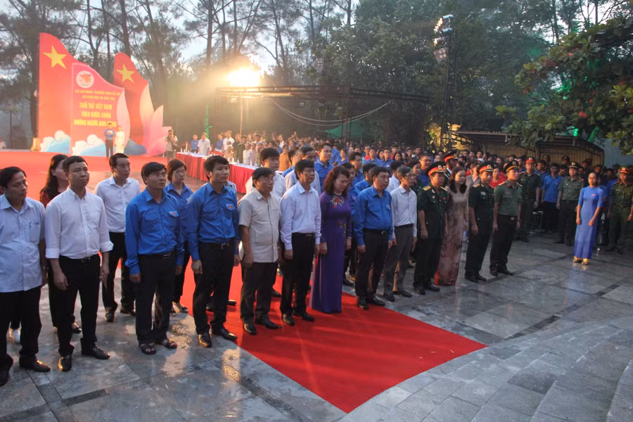 Thứ trưởng Nguyễn Thị Nghĩa dự lễ thắp nến tri ân tại Quảng Trị