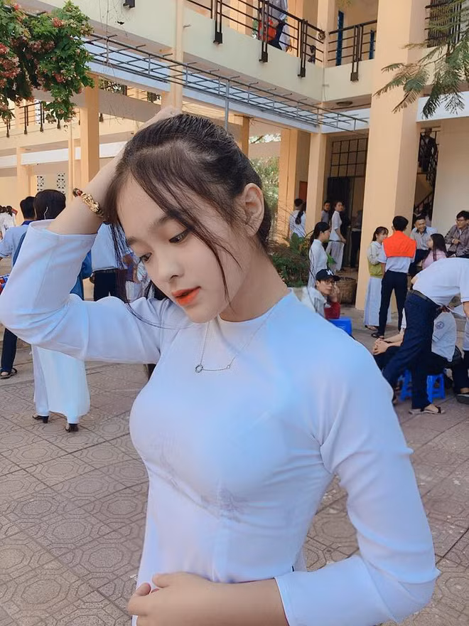 Nữ sinh Đồng Nai nổi như cồn sau một lần bị đăng ảnh trên Facebook, được khen giống Han Sara nhưng dễ thương hơn-9