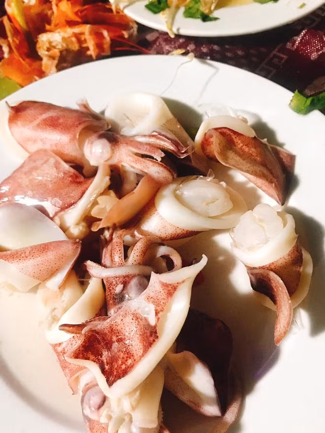 Lê Thúy khoe đặc sản quê nhà, Lan Khuê trố mắt vì “Canh lạ quá“ ảnh 2 le thuy ve que khoe dac san que nha, lan khue tro mat vi "canh la qua" - 2