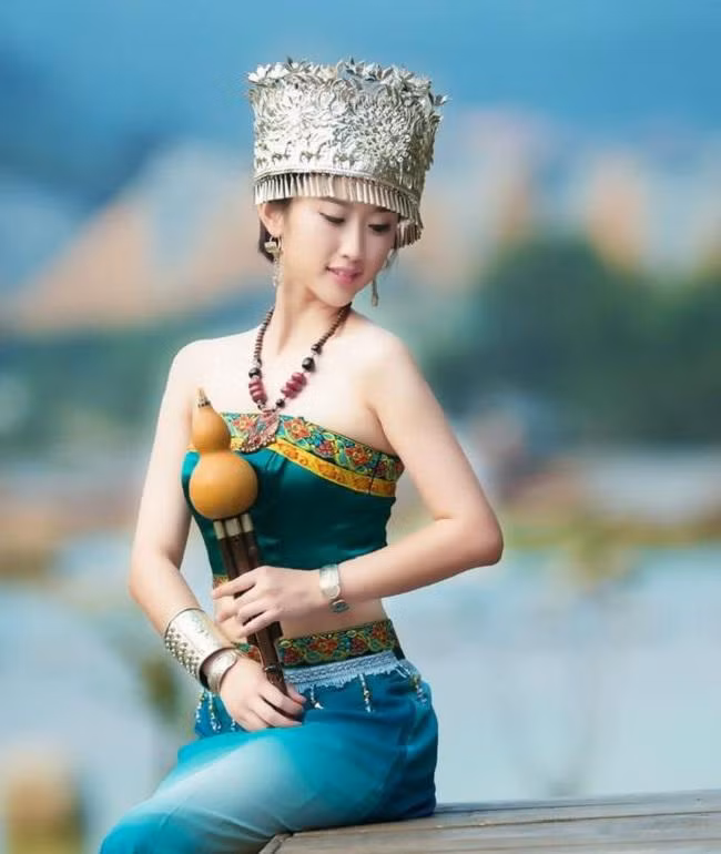 cac co gai dan toc thieu so trung quoc dep toi muc khien "hoa nhuong nguyet then" - 10