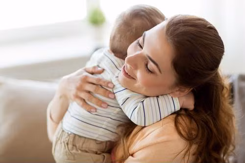 2 giai đoạn cha mẹ tuyệt đối không nên bồng bế con thường xuyên ảnh 2