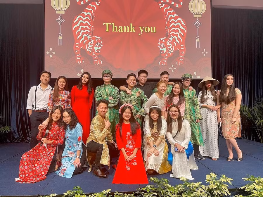 Thúy Nga (giữa) – cô sinh viên tích cực quảng bá văn hóa Việt Nam tại Mỹ.