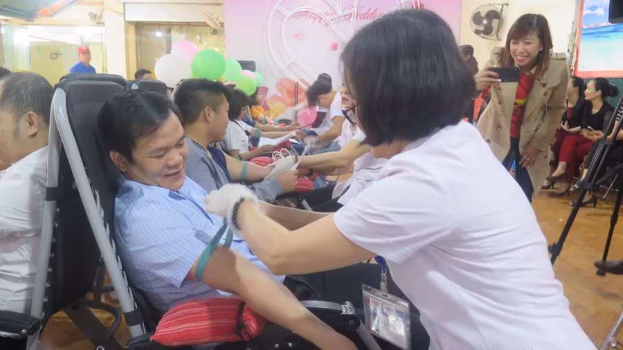 Nhiều lãnh đạo các Sở, Ngành của tỉnh Điện Biên tham gia hiến máu tình nguyện