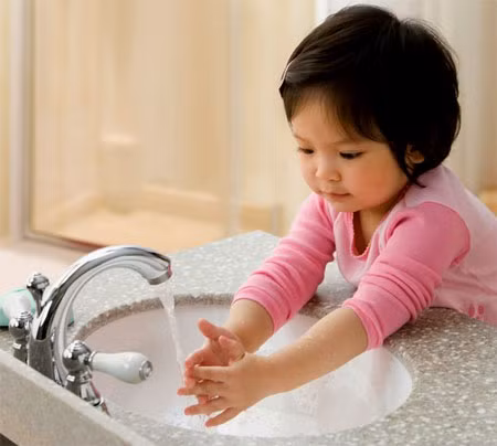 Rèn thói quen giữ vệ sinh tay phòng nhiễm giun