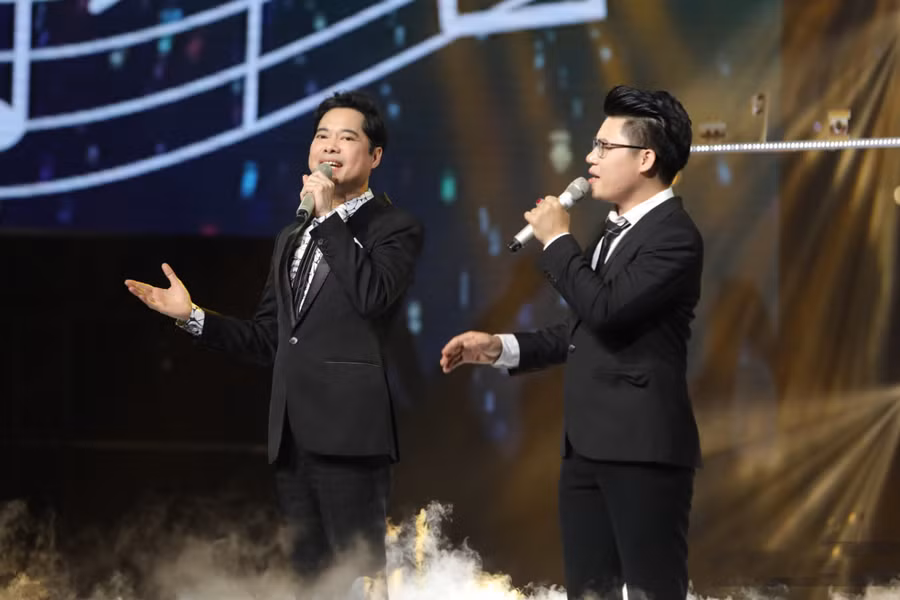Duy Cường và danh ca Ngọc Sơn song ca “Tình cha” gây “bão” cho fan hâm mộ.