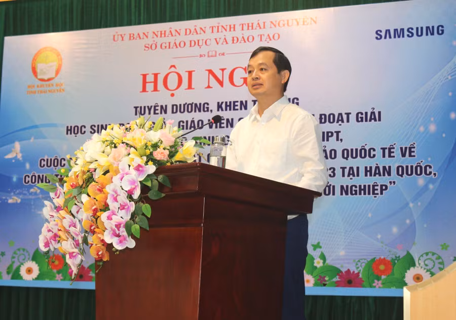 Ông Phạm Hoàng Sơn, Phó Bí thư Thường trực Tỉnh ủy, Chủ tịch HĐND tỉnh Thái Nguyên phát biểu chúc mừng.