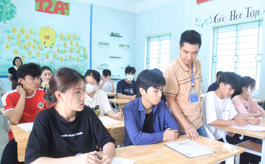Thí sinh tại Điểm thi THPT Mường Tè.