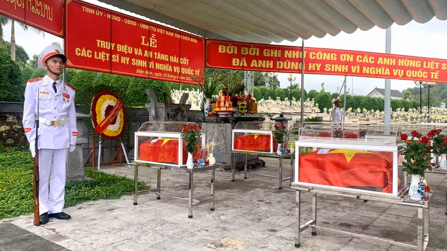 8 hài cốt liệt sĩ sẽ được an táng tại Nghĩa trang Liệt sĩ Tông Khao. 8 hài cốt liệt sĩ sẽ được an táng tại Nghĩa trang Liệt sĩ Tông Khao.