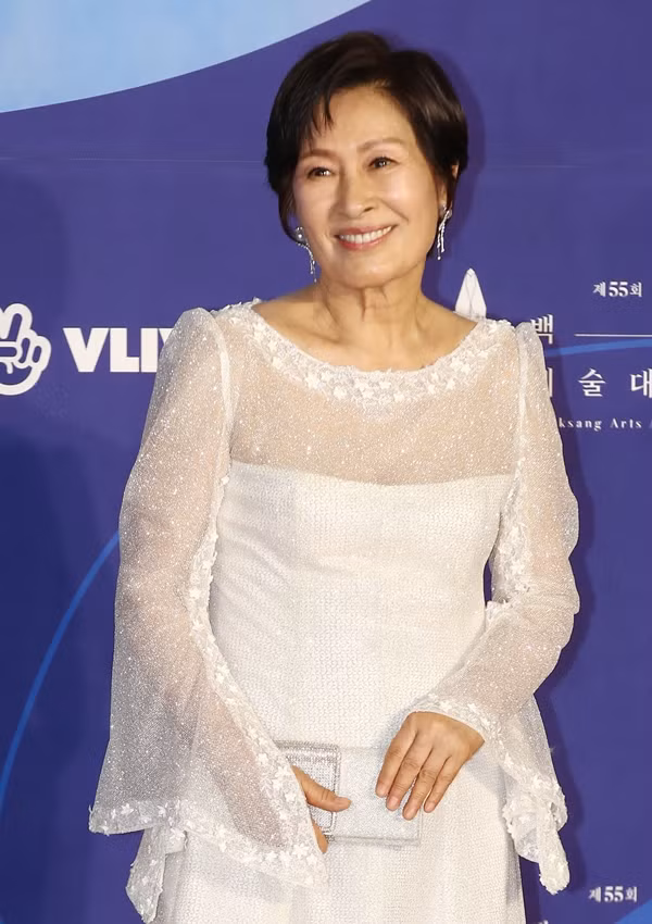 Song Hye Kyo và Song Joong Ki lọt top 10 diễn viên Hàn được yêu thích nhất 2019 ảnh 2