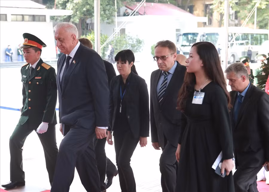 Đoàn Cộng hòa Belarus, do Chủ tịch Thượng viện Mikhail Myasnikovich làm trưởng đoàn, viếngChủ tịch nước Trần Đại Quang. Ảnh: Báo Lao động Đoàn Cộng hòa Belarus, do Chủ tịch Thượng viện Mikhail Myasnikovich làm trưởng đoàn, viếngChủ tịch nước Trần Đại Quang. Ảnh: Báo Lao động