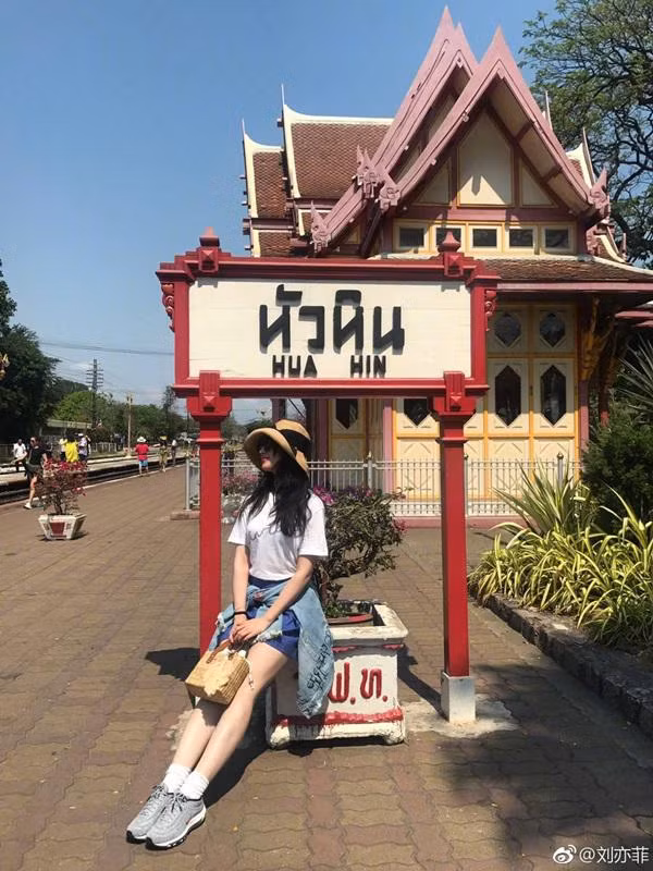 Cứ ngỡ Lưu Diệc Phi đẹp hoàn hảo, ai ngờ cô sở hữu đôi chân cơ bắp như này-4