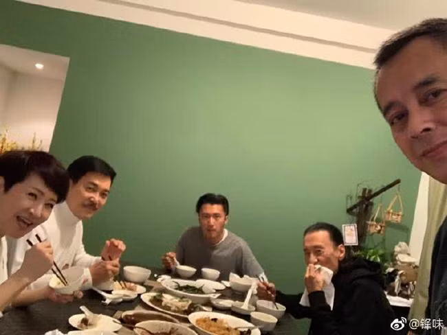 5 năm làm dâu, vì sao Vương Phi vẫn bị bố mẹ Tạ Đình Phong “cấm cửa“? ảnh 1 noi lai duoc gan 5 nam, vuong phi van bi bo me ta dinh phong "cam cua" - 1