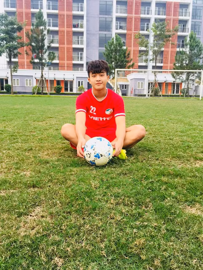 Tien dao 10X dien trai ghi ban thang cho doi tuyen U22 Viet Nam la ai? hinh anh 13
