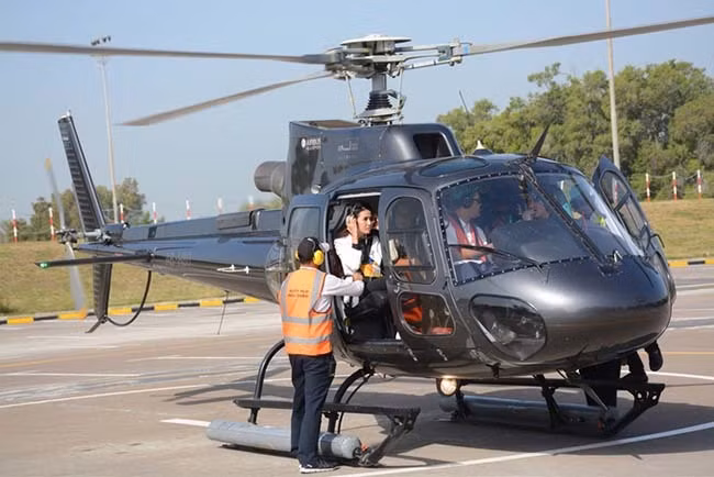 Hoa hậu vừa được bạn trai về tận quê Tiền Giang tặng nhẫn 5,5 tỷ giàu cỡ nào?-8