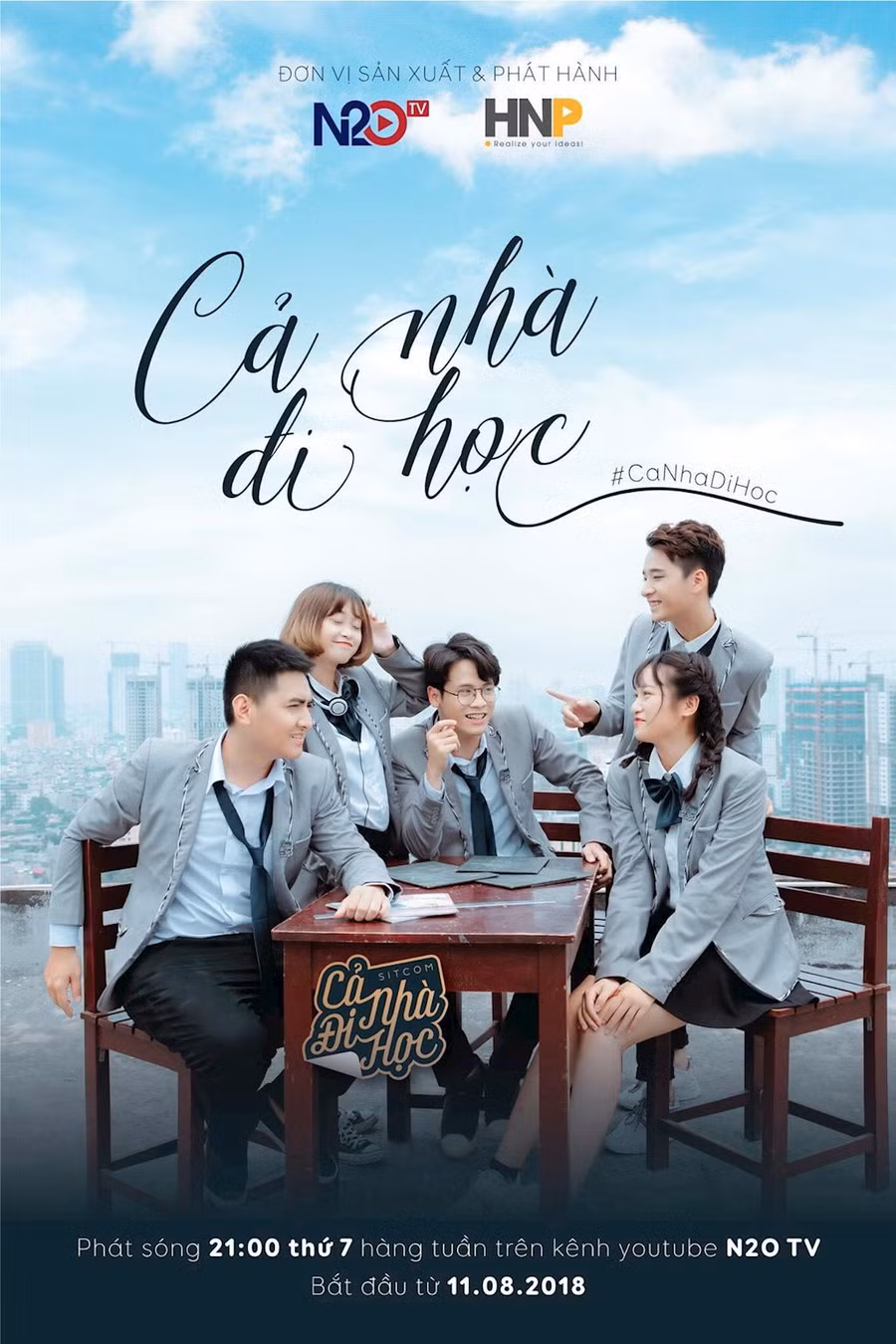 Minh Anh tham gia diễn xuất trong sitcom học đường Cả nhà đi học.