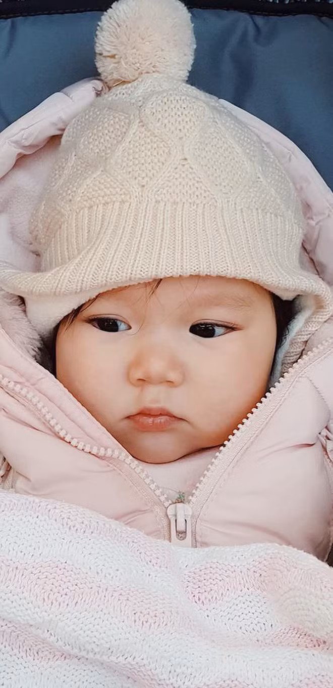 Chưa tròn 1 tuổi mà ba tiểu công chúa nhà sao Việt đã được dự đoán xinh đẹp, sành điệu hơn cả mẹ - Ảnh 9. Chưa tròn 1 tuổi mà ba tiểu công chúa nhà sao Việt đã được dự đoán xinh đẹp, sành điệu hơn cả mẹ - Ảnh 9.