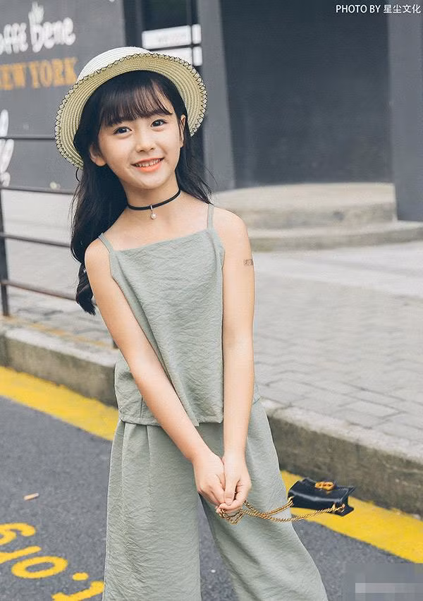 Tiểu mỹ nhân 9 tuổi khiến con trai đại gia BĐS giàu nhất Châu Á phải khen ngợi ảnh 7 tieu my nhan 9 tuoi khien con trai dai gia bds giau nhat chau a cung phai chu y - 7
