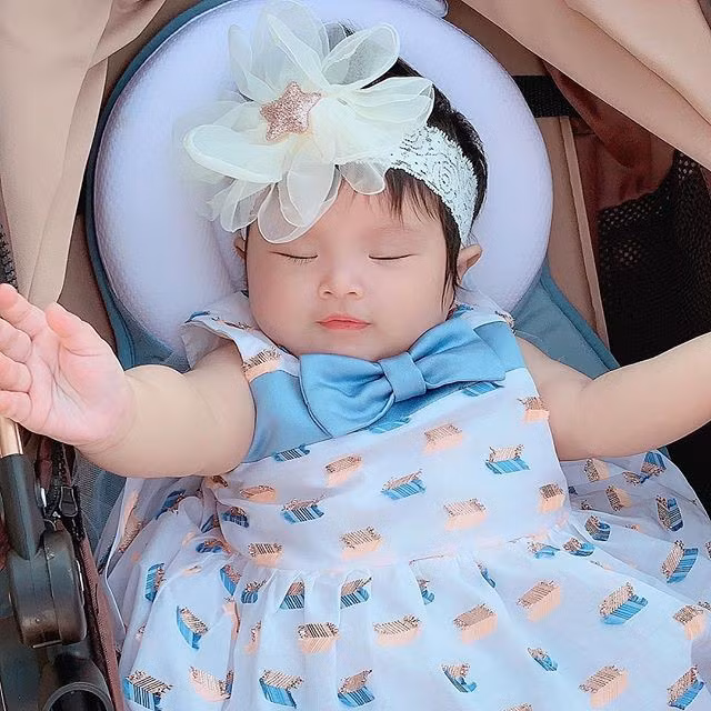 Chưa tròn 1 tuổi mà ba tiểu công chúa nhà sao Việt đã được dự đoán xinh đẹp, sành điệu hơn cả mẹ - Ảnh 1. Chưa tròn 1 tuổi mà ba tiểu công chúa nhà sao Việt đã được dự đoán xinh đẹp, sành điệu hơn cả mẹ - Ảnh 1.