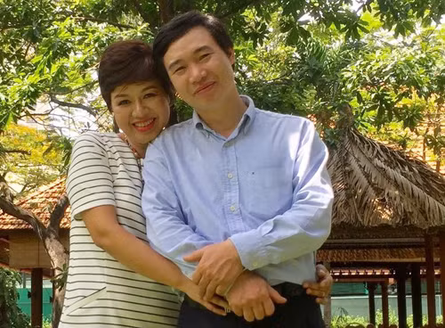 anh-chong-thay-doi-nguoi-vo-kho-khan-bang-nhung-nu-hon-1