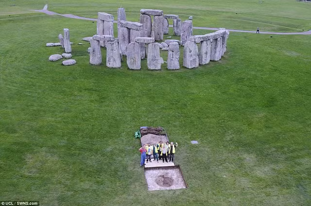 Phát hiện thêm bí ẩn ở bãi đá cổ Stonehenge 5.000 năm ở Anh - Hình 1