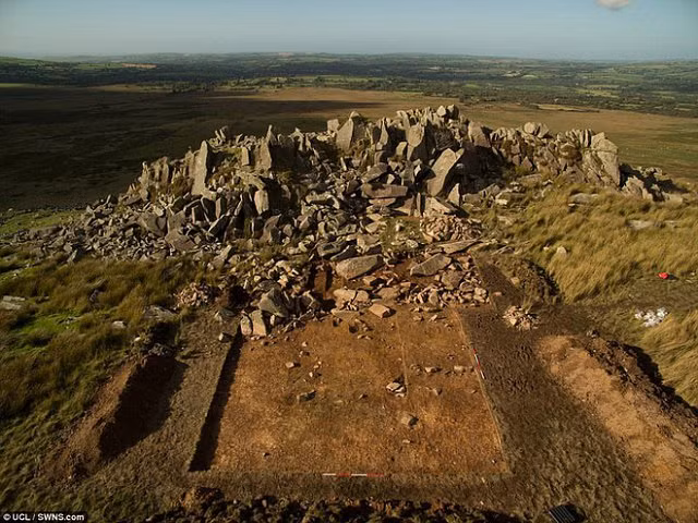 Phát hiện thêm bí ẩn ở bãi đá cổ Stonehenge 5.000 năm ở Anh - Hình 2