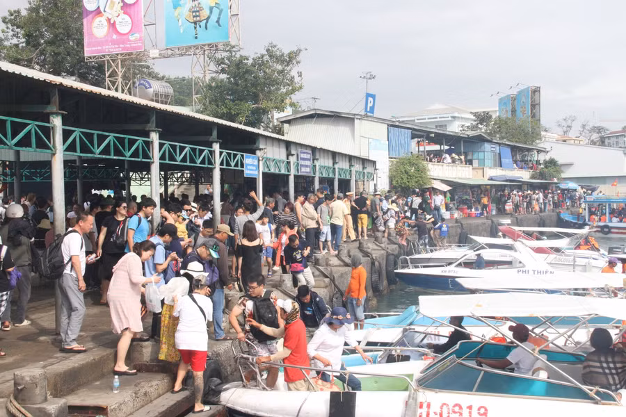 Du khách đến Khánh Hòa trong năm 2018 tăng 36% so với năm 2017