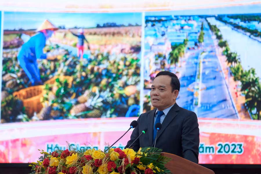 Phó Thủ tướng Trần Lưu Quang ghi nhận và biểu dương những sự thay đổi của tỉnh Hậu Giang