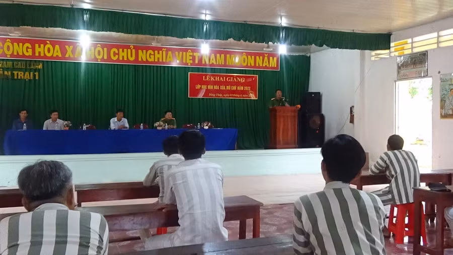Lễ Khai giảng 1 lớp học xóa mù chữ tại Trại giam Cao Lãnh, tỉnh Đồng Tháp