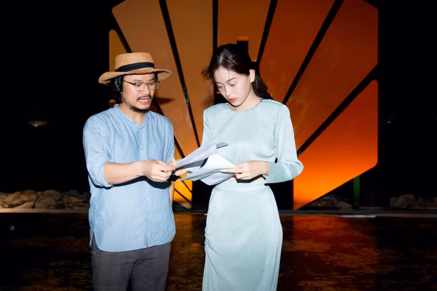 Buổi tổng duyệt diễn ra dưới sự chỉ đạo của Đạo diễn Hoàng Nhật Nam - Nhà sáng lập "Vietnam Beauty Fashion Fest".