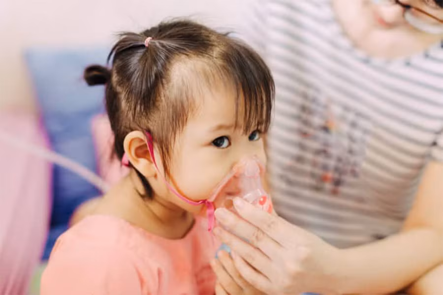 Nhiều người nghĩ viêm phổi là bệnh của người già, nhưng nó thực sự là căn bệnh truyền nhiễm nguy hiểm nhất đối với trẻ em trên toàn thế giới. (Ảnh: ITN)
