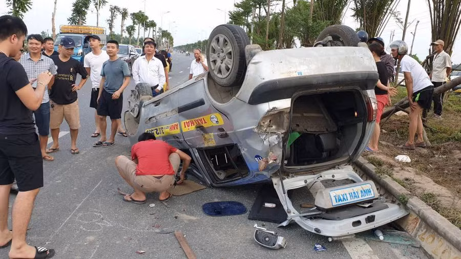 Hà Nội: Danh tính tài xế xe Ford EcoSport gây tai nạn liên hoàn rồi bỏ chạy ảnh 2 Keyword đầu tiên có dấu