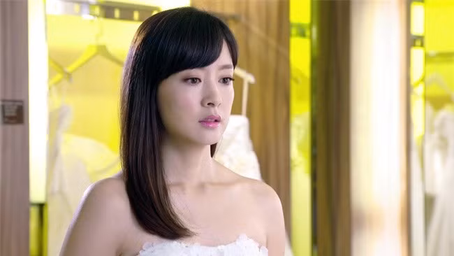 Ngày cưới của sếp tổng, tôi bàng hoàng phát hiện cô dâu là người ấy...
