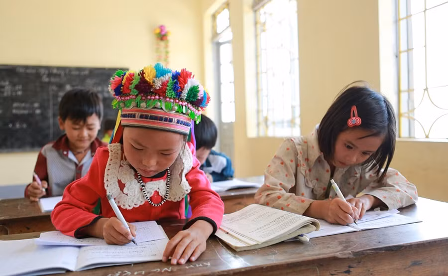 Trong giờ học của HS vùng khó Lai Châu