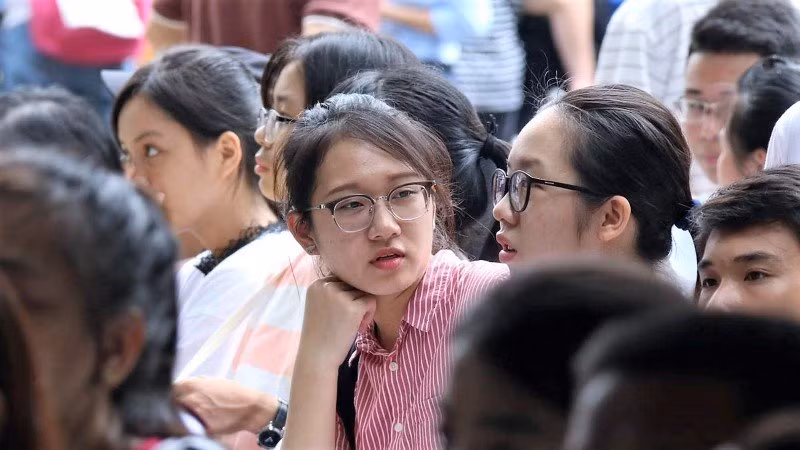 Nhiều trường ĐH tung ra các hình thức học bổng hấp dẫn để thu hút thí sinh. Ảnh: Thanh Hùng.