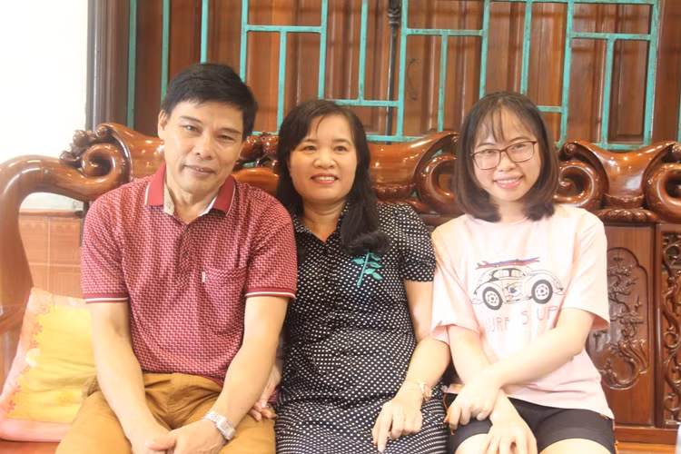 Cả gia đình vui mừng trước tin “có vàng rồi” của Nguyễn Cảnh Hoàng