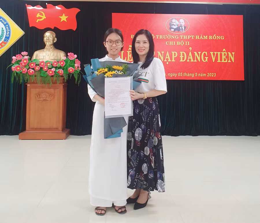 Hoàng Anh và mẹ của mình.