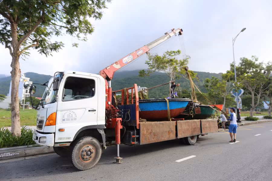 Công việc hết sức khẩn trương.
