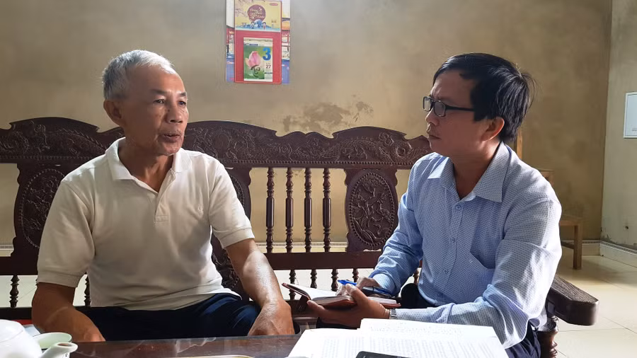 Ông Nguyễn Hữu Tư phản ánh sự việc với phóng viên