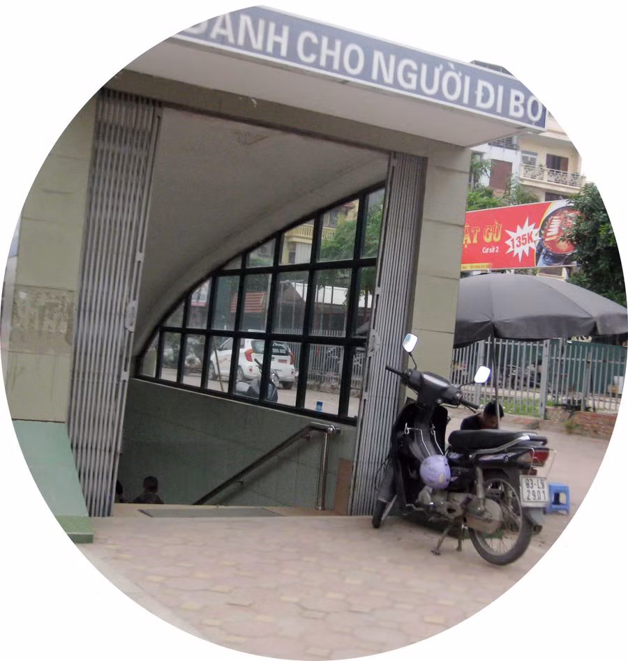 Mở cửa nhưng không có khách…
