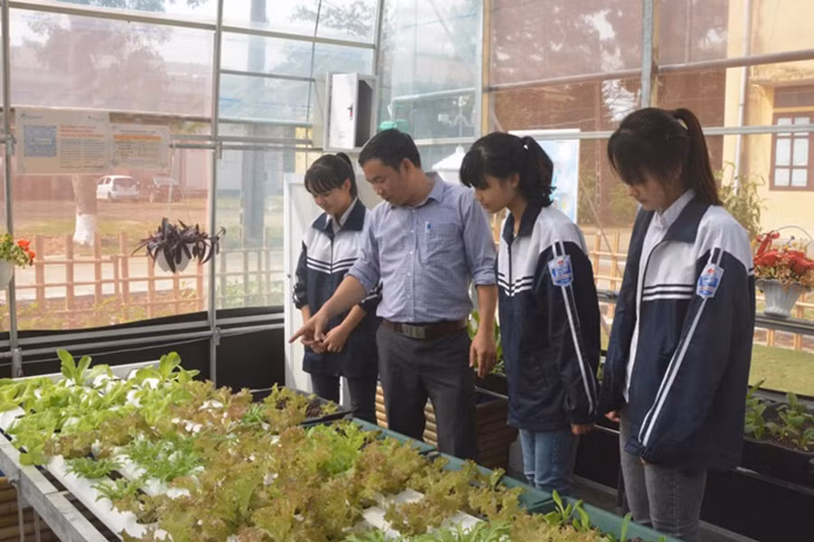 Mô hình GD STEM giúp HS tiếp cận với phương pháp dạy học đảo ngược, dạy học theo chủ đề, tích hợp liên môn. Ảnh: Thanh Tùng.