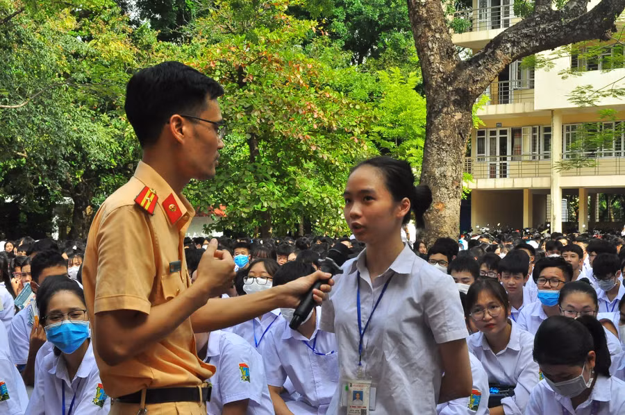 Đa dạng hoá các hình thức tuyên truyền PBGDPL giúp các em học sinh dễ dàng tiếp thu và ghi nhớ hơn.