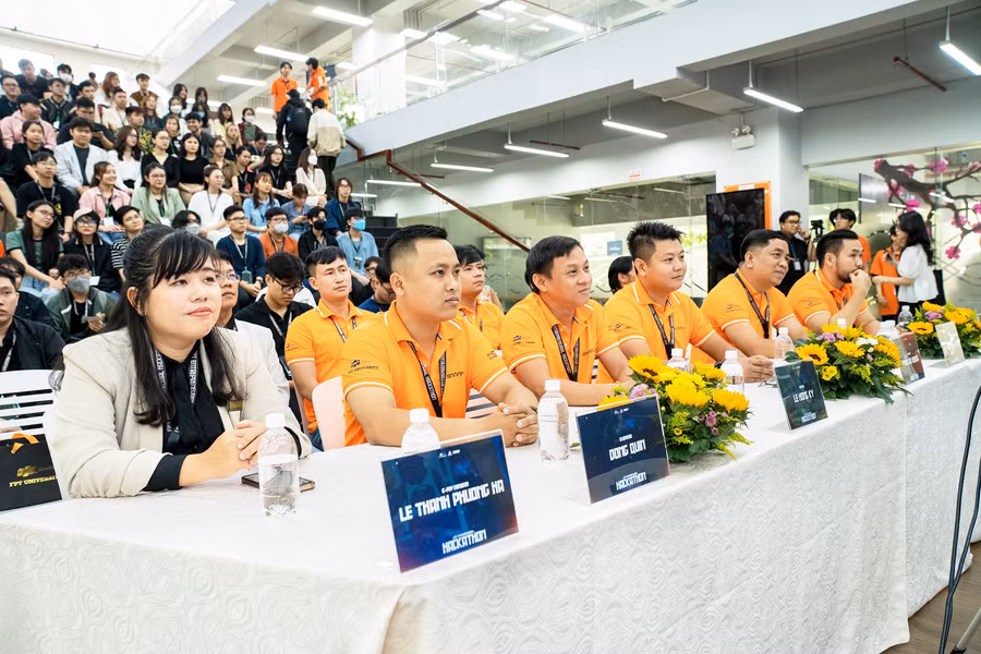 Thành viên Ban tổ chức cuộc thi FPT Entrepreneurial Hackathon Spring 2023.