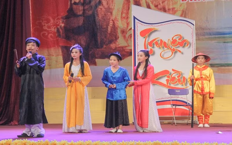 Học sinh huyện Nghi Xuân (Hà Tĩnh) biểu diễn trò Kiều