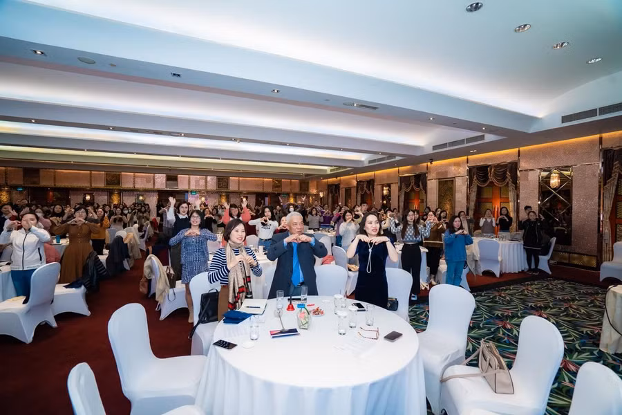 Giáo viên tham gia vào các hoạt động trong từng bài thuyết trình của Ngày hội Oxford Day Giáo viên tham gia vào các hoạt động trong từng bài thuyết trình của Ngày hội Oxford Day
